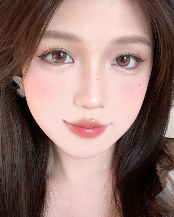 White Peach Coloured Contact Lenses - Image 4