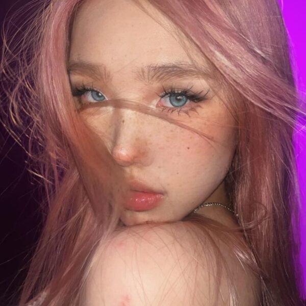 Emerald Spell Coloured Contact Lenses - Image 3